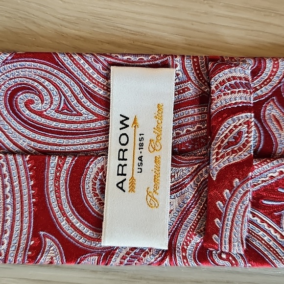 ARROW USA Red Paisley Silk Tie - Picture 7 of 11